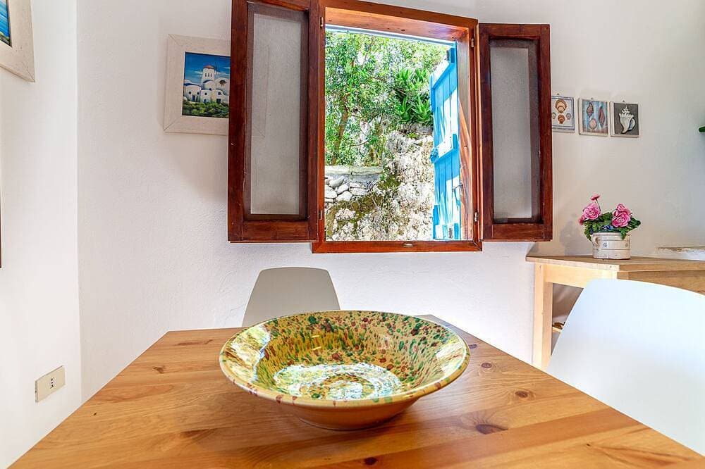 Foto 7 von 28: Mareverde.Gorgeous beachfront cottage with pool and very close to the sea access