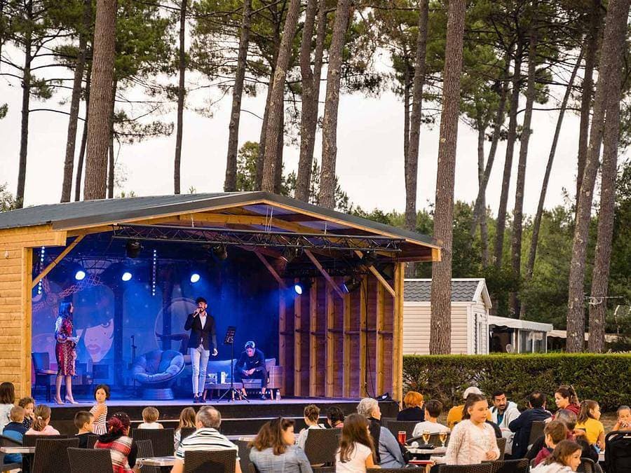 Foto 10 von 24: Camping Siblu Les Dunes De Contis - Funpass inclus - Mobilheim 8 personen - Essential 3ch 8p Signature clim