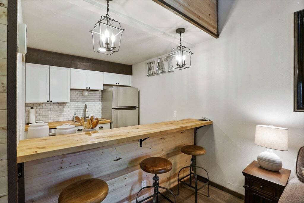 Foto 4 von 24: Shaver Escape! Mountain Loft Condo