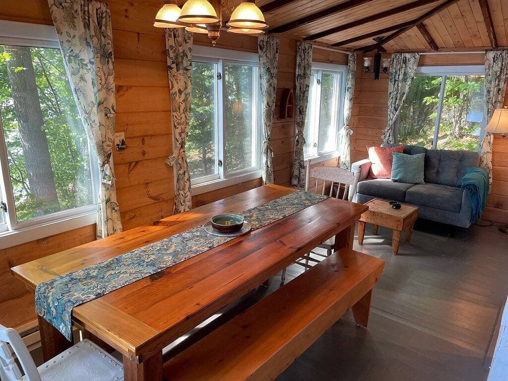 Foto 7 von 32: Cozy 100-year-old Maine camp, steps to Little Sebago Lake