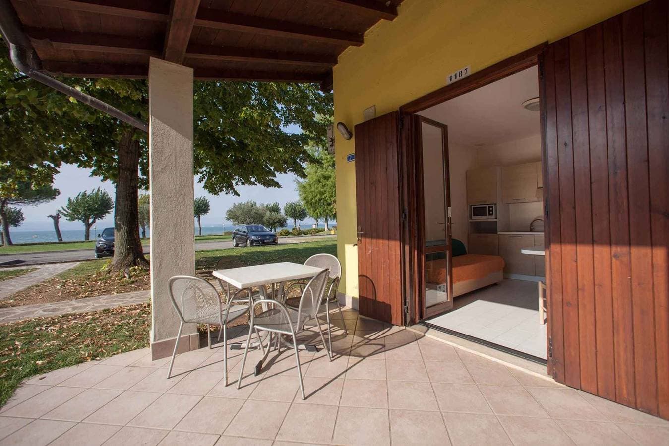 Foto 3 von 27: Bungalow mit Terrasse und Klimaanlage