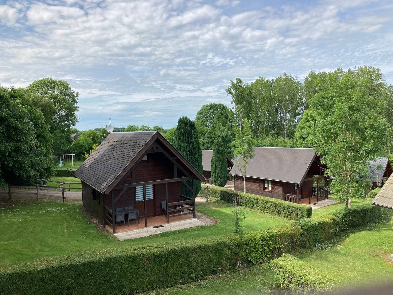 Foto 3 von 44: Domaine de Guillaume, Chalet Bon Père für 4 Personen mit Gemeinschaftspool, WLAN