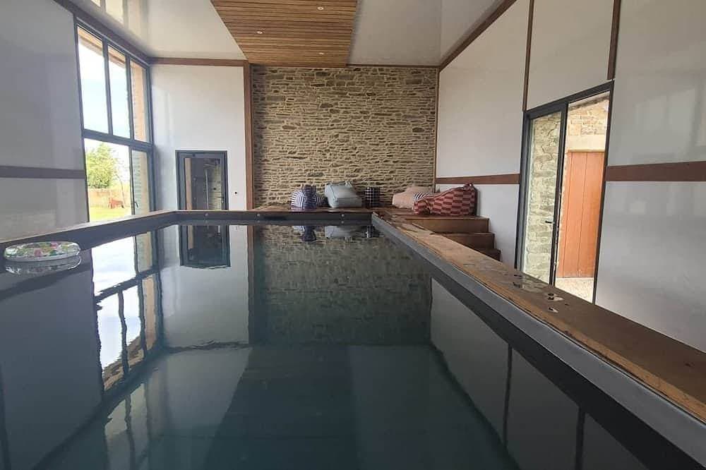 Gîte Terre - Indoor swimming pool 1
