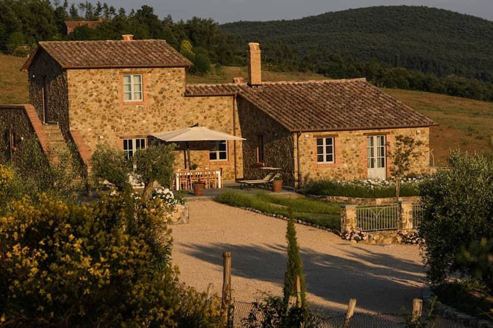 Foto 7 von 30: Splendid Villa with big mediterranean garden. Pool, heated jacuzzi, fishing pond