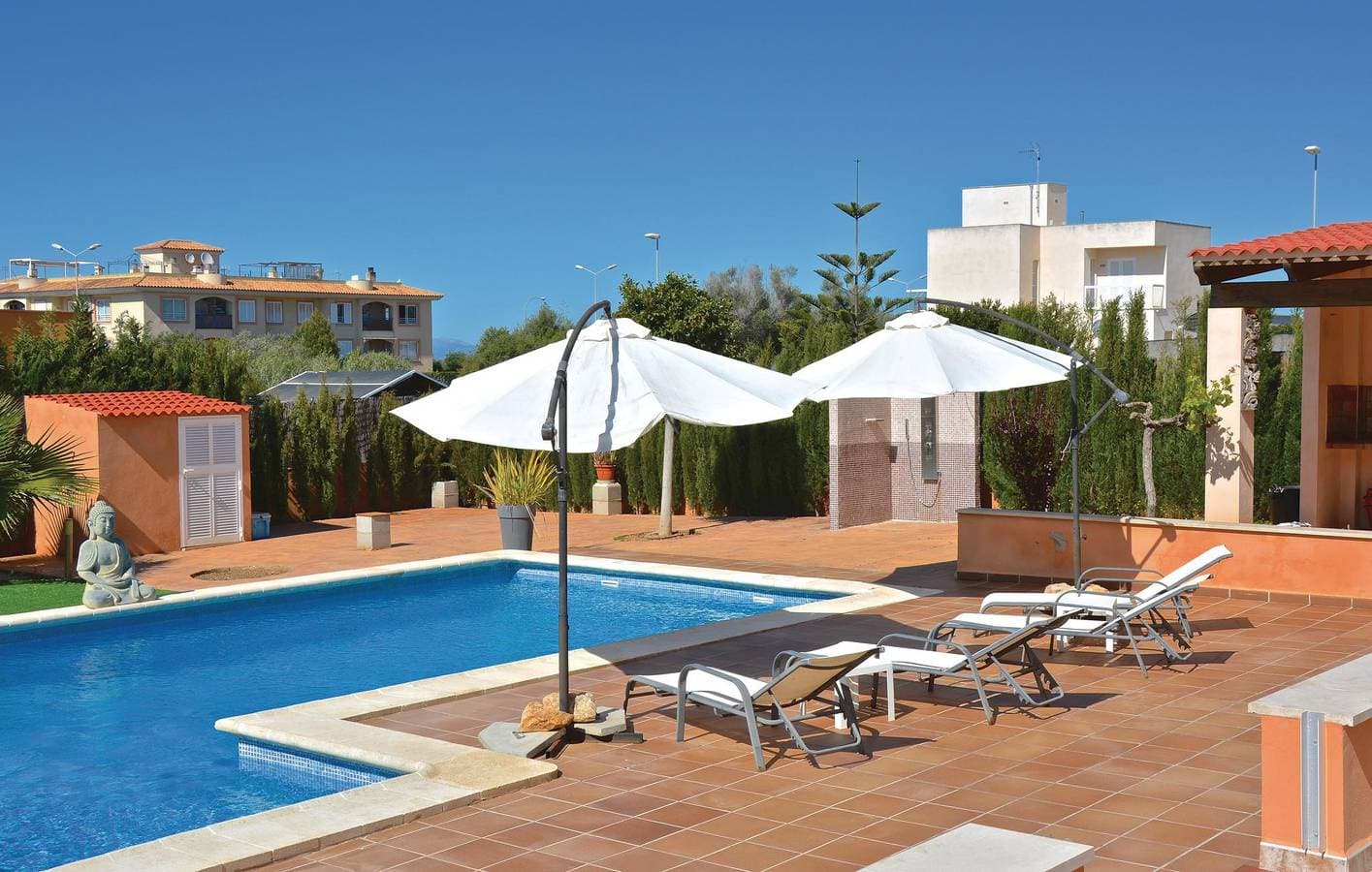 Foto 13 von 46: Geräumiges Apartment mit Pool, Küche & WiFi - Nähe Strand & Stadt