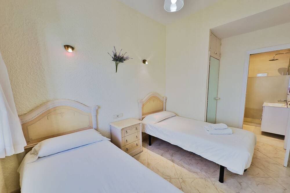 Foto 4 von 30: Skol 526 - Beachfront 1-Bedroom Apartment With Sea Views