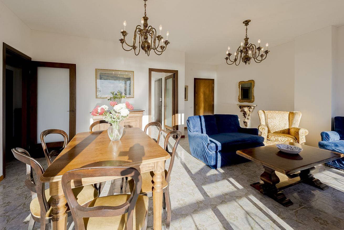 Foto 7 von 31: Ferienwohnung für 4 Personen mit Balkon/Terrasse