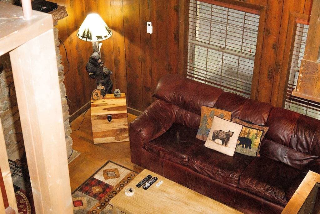 Foto 6 von 32: Dog Friendly, Polar Express, Hot tub, babbling creek