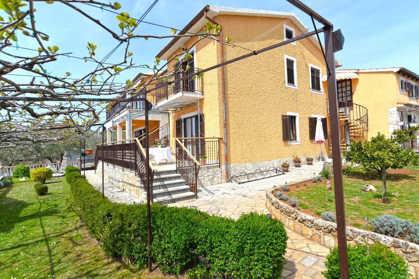Foto 8 von 25: Ferienwohnung für 3 Personen mit Terrasse