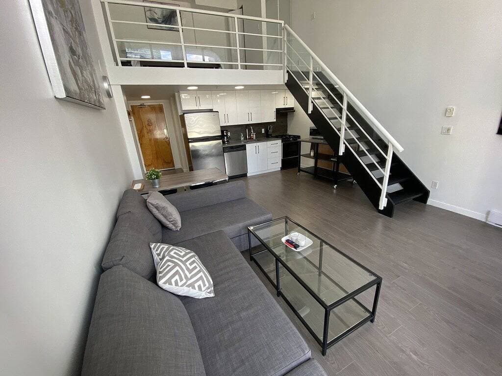 Foto 2 von 19: Vancouver Downtown city & mountain view 1 bed condo