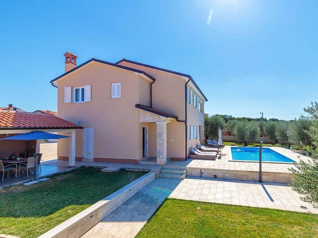 Foto 3 von 31: Villa in Sveti Lovrec mit Schwimmbecken