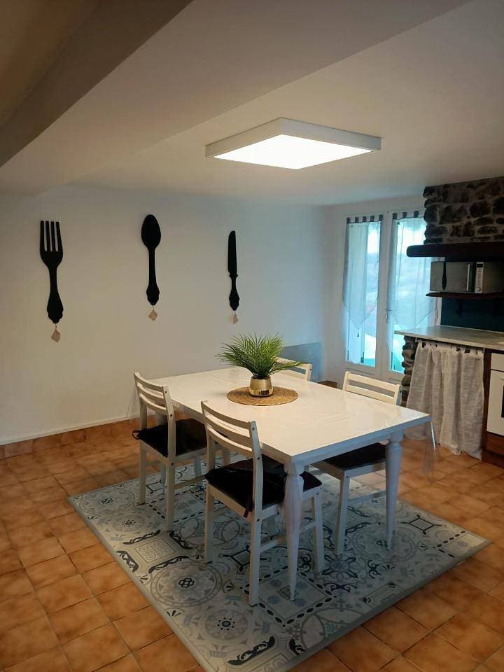 Foto 10 von 22: Three-Bedroom House