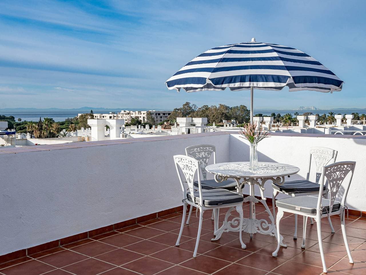 Foto 13 von 34: 4-Zimmer-Wohnung mit Pool, Klimaanlage, WLAN und Parkplatz in Estepona