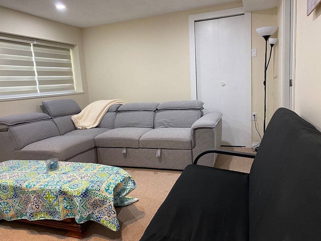 Foto 2 von 11: Bright1 Br suite w/ free parking & wifi & Netflix & all basic amenities