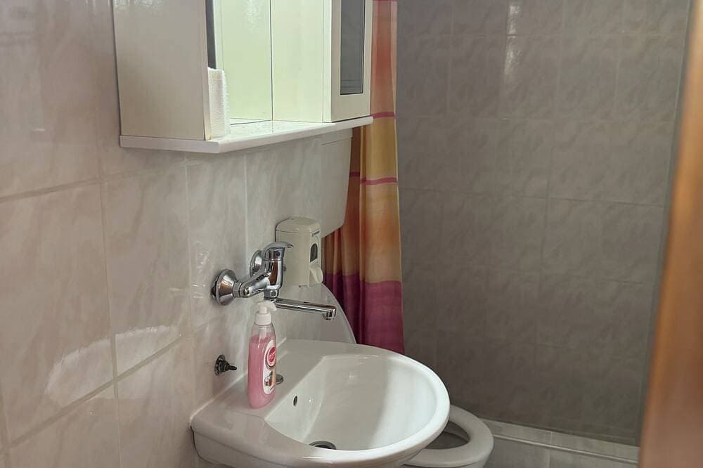 Foto 12 von 22: Cozy 1-bedroom apartment in fantastic Budva with AC