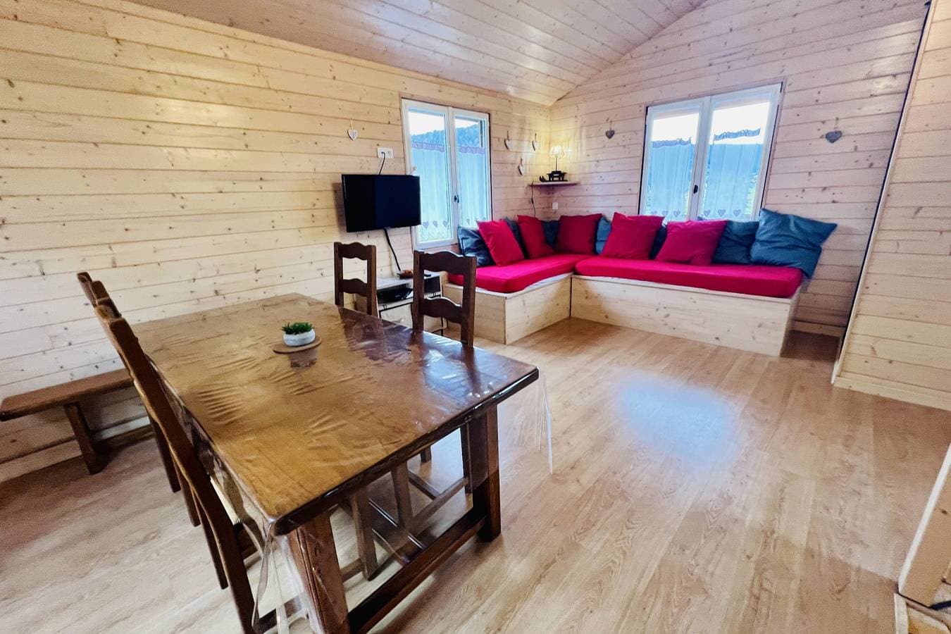 Foto 8 von 32: Chalet für 6 Personen mit Terrasse