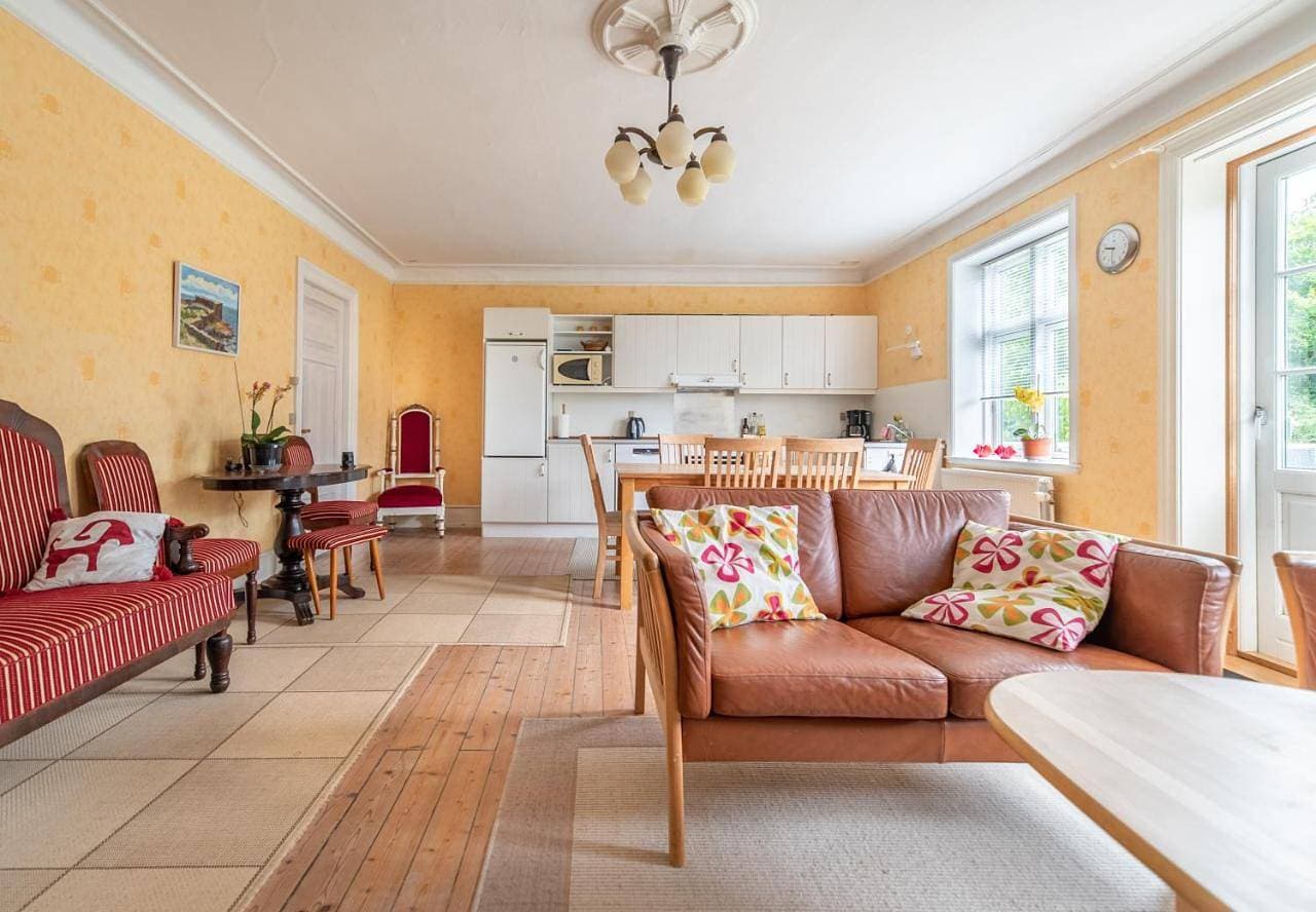 Charming, spacious, sea view guest house 1