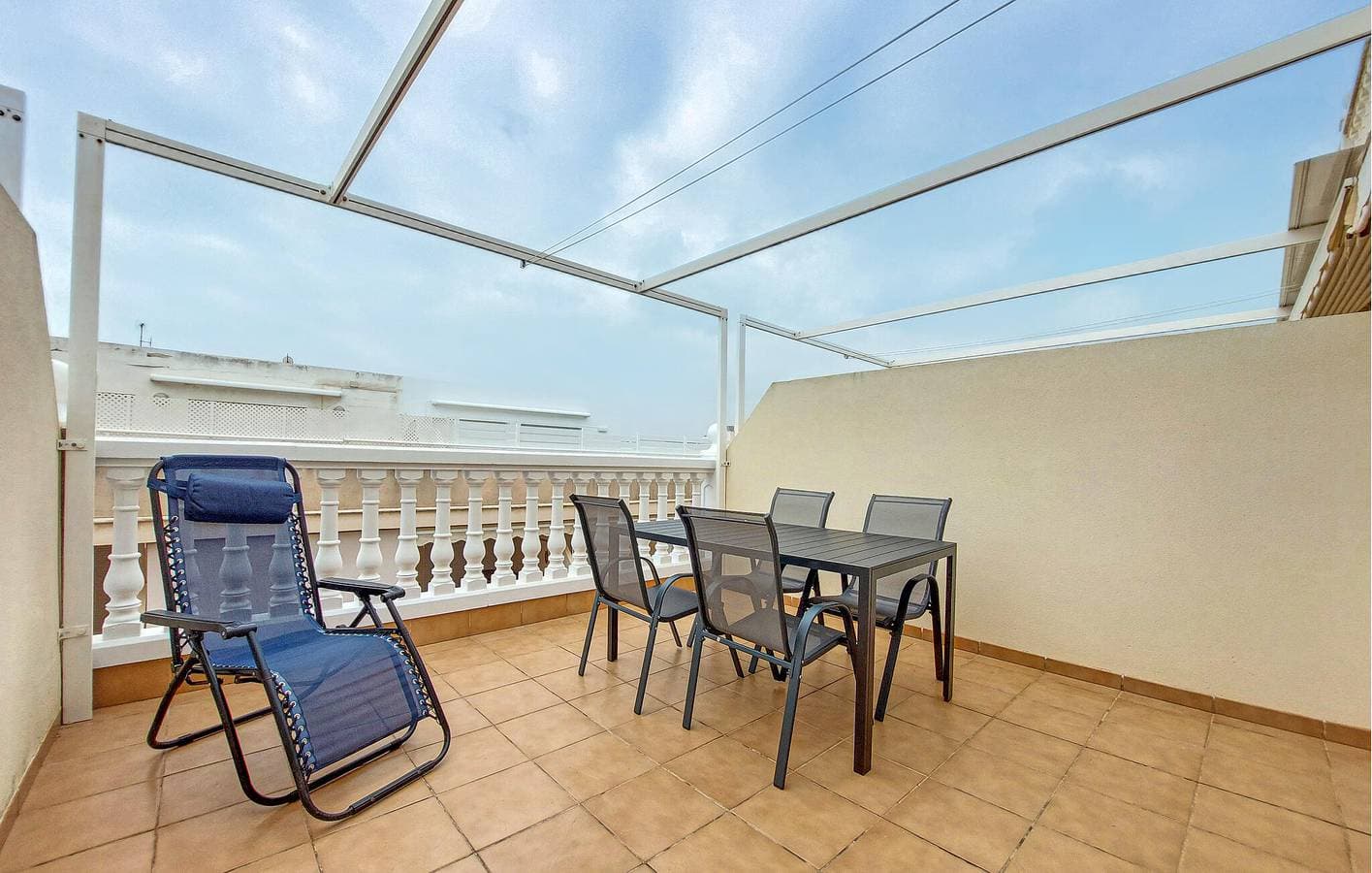 Foto 7 von 15: Strandblick Apartment mit AC, Waschmaschine, Parkplatz - Playa Masbó 900m