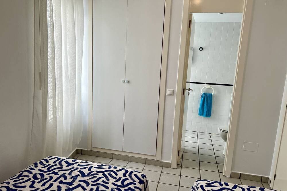 Foto 5 von 30: Schöne moderne 2 Bett, 2 Badezimmer Aircon Apartment in Playa Flamenca