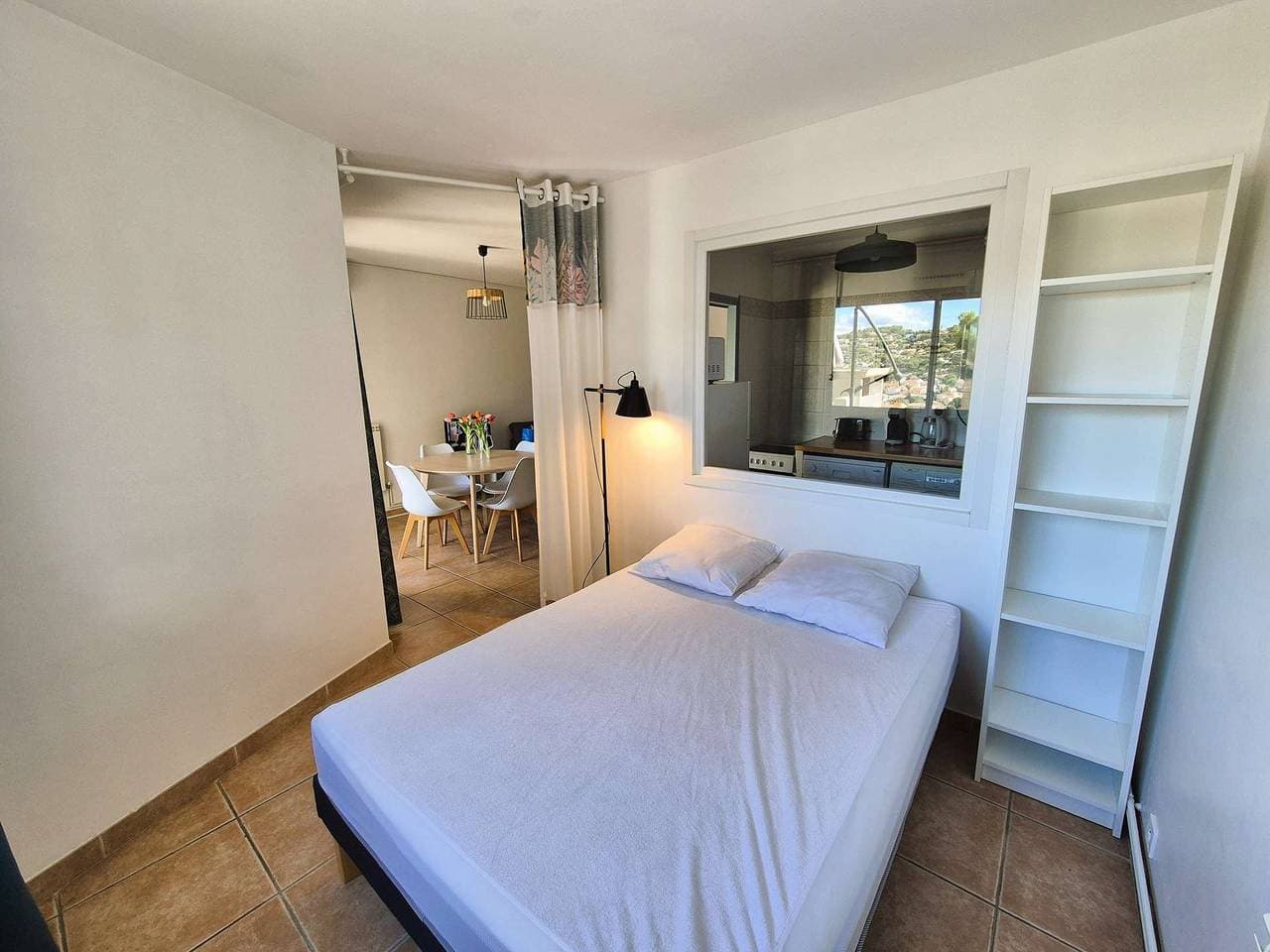 Foto 11 von 17: Klimatisierte Wohnung mit Terrasse, Privatparkplatz, Residenz mit Swimmingpool