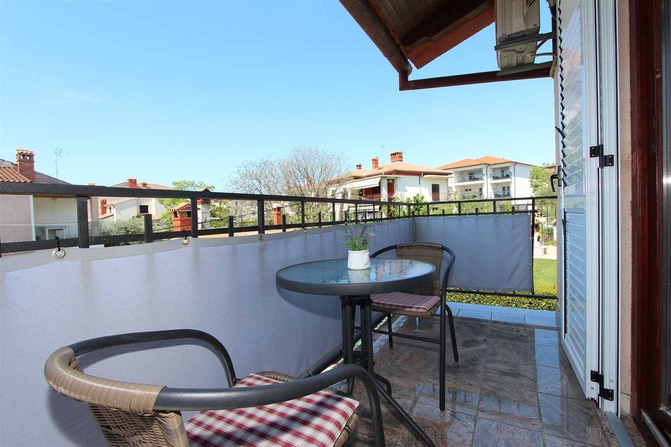 Foto 2 von 19: Silvana Ferienwohnung mit 1 Schlafzimmer mit Balkon 1 (gornji)