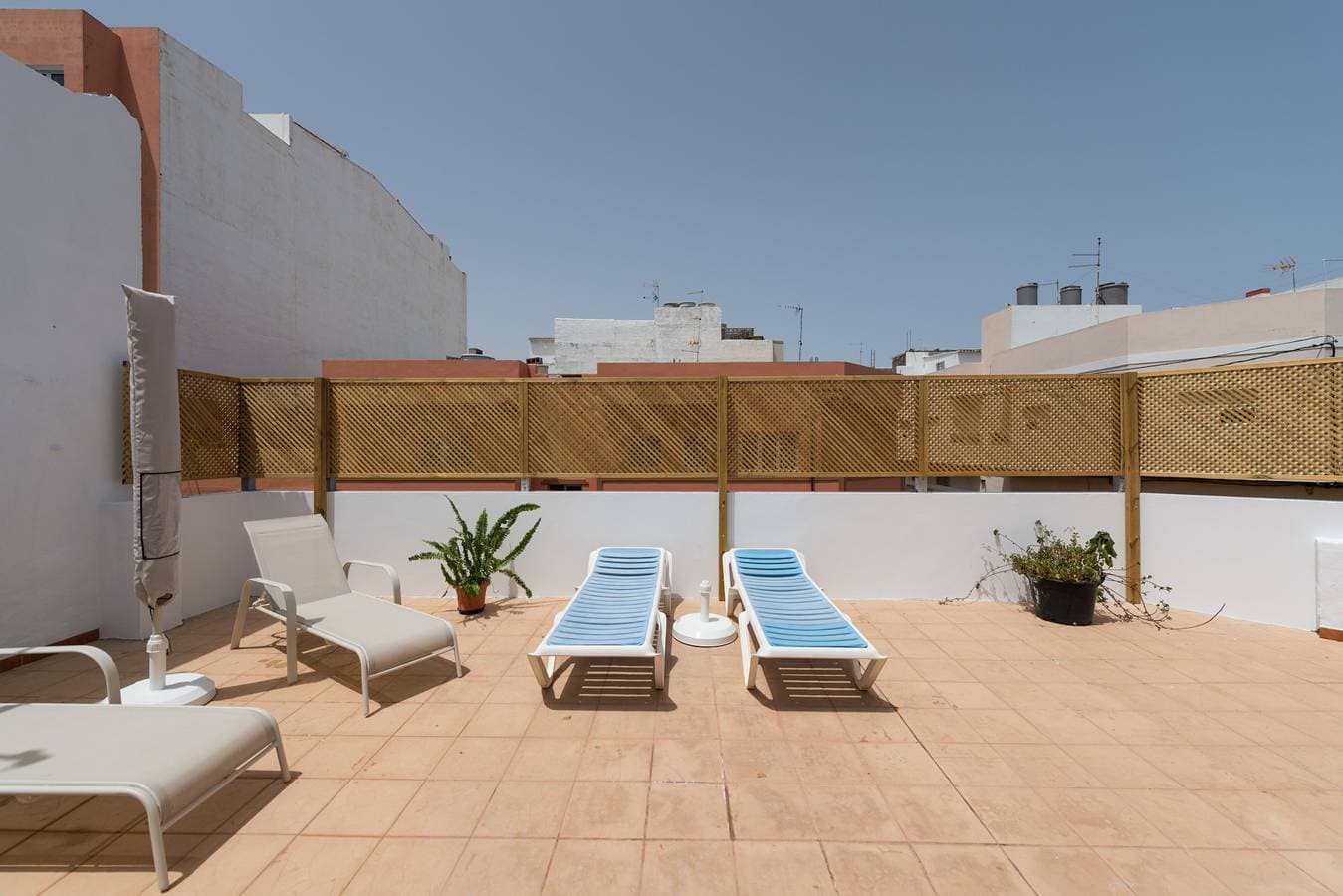 Private Solarium - 2Br House Near the Airport 1