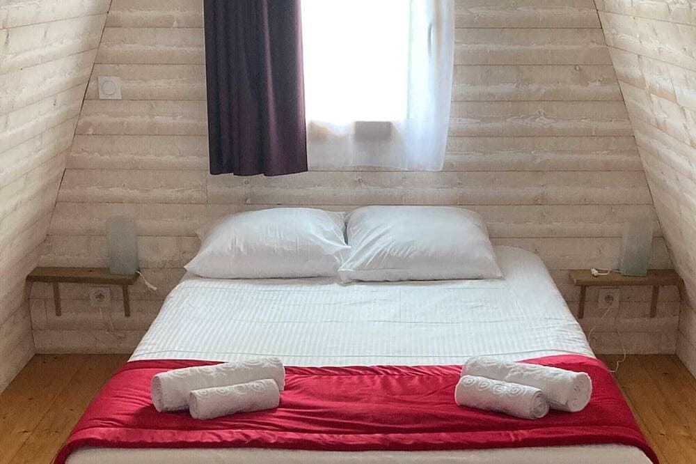 Foto 2 von 15: 2**Lodge Bois Confort 5 minutes from the beach and 10 minutes from Pointe du Hoc