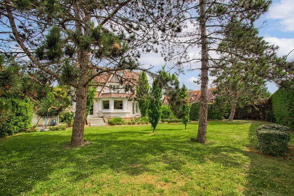 Foto 13 von 18: Villa de charme à Benerville - 5 Suites, Garden 1800m² & Beach on foot