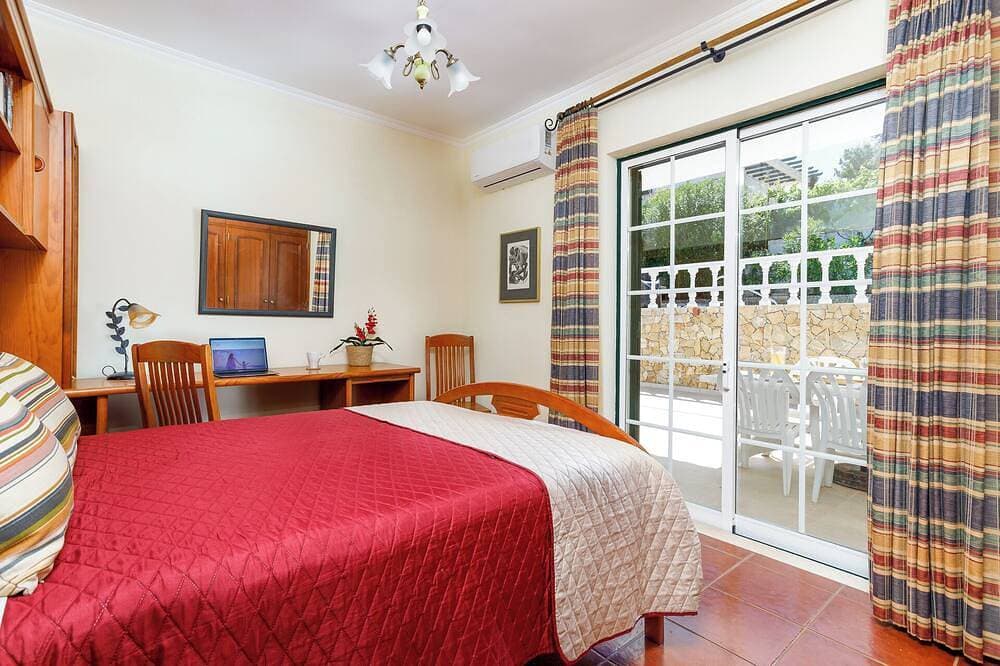 Foto 9 von 30: Charmanter, freistehender Bungalow mit privatem Pool, 5 Minuten von Praia Verde 94153 / Al entfernt