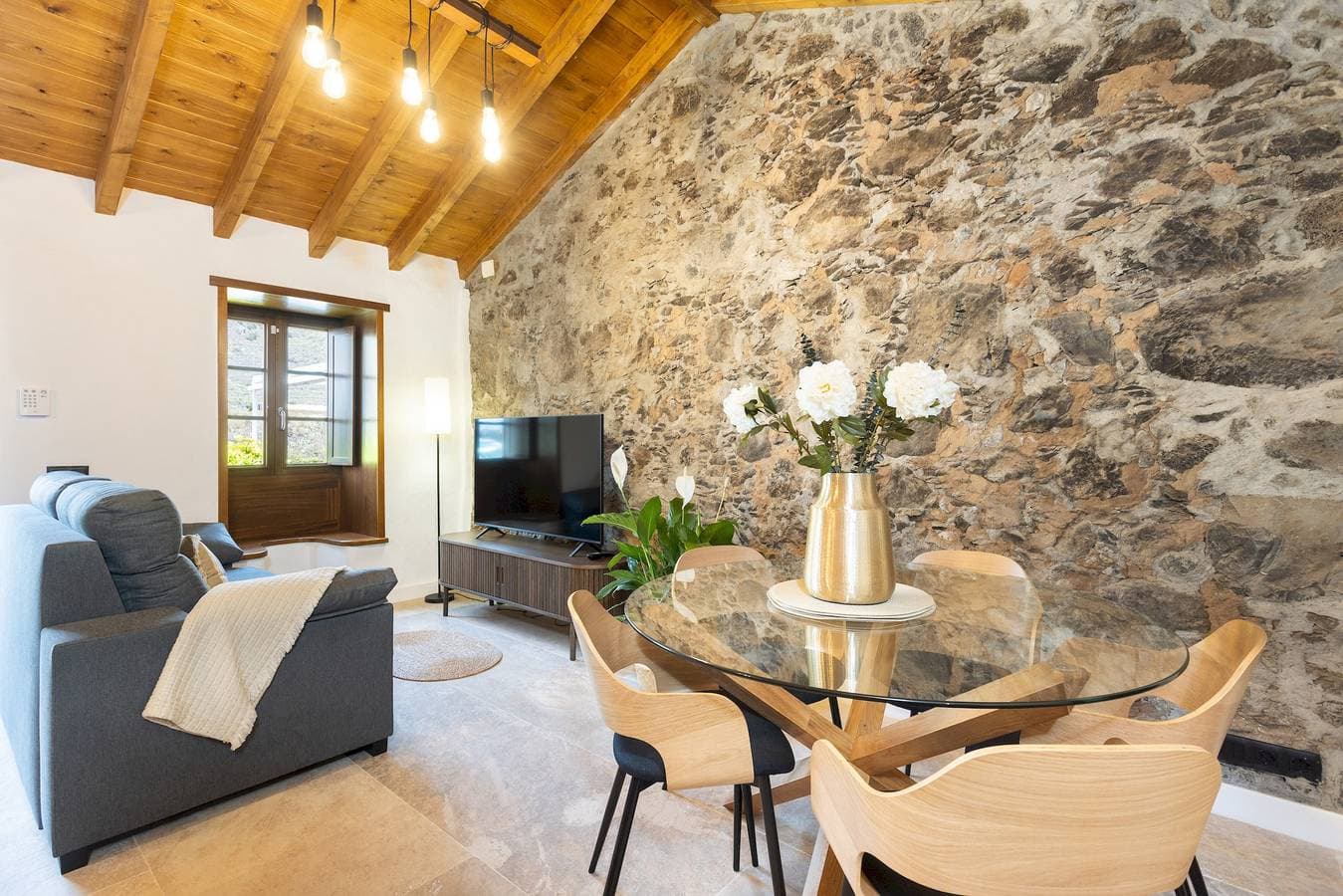 Foto 7 von 33: Ferienwohnung für 4 Personen mit Terrasse