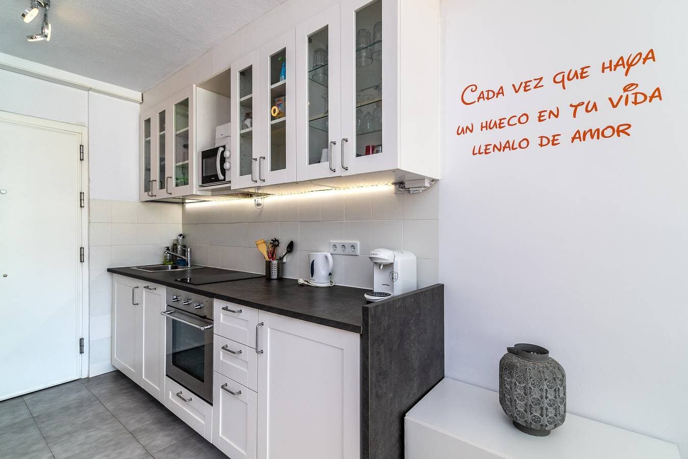 Foto 10 von 25: Einzimmerwohnung in Marbella mit Terrasse, Gemeinschaftspool und WLAN