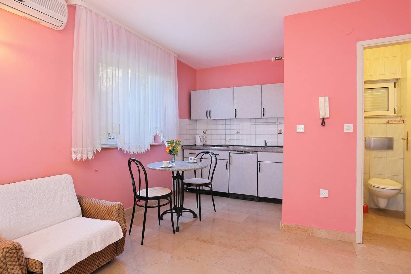 Foto 8 von 15: Studio Appartement mit Terrasse und Meerblick Marusici, Omis -a