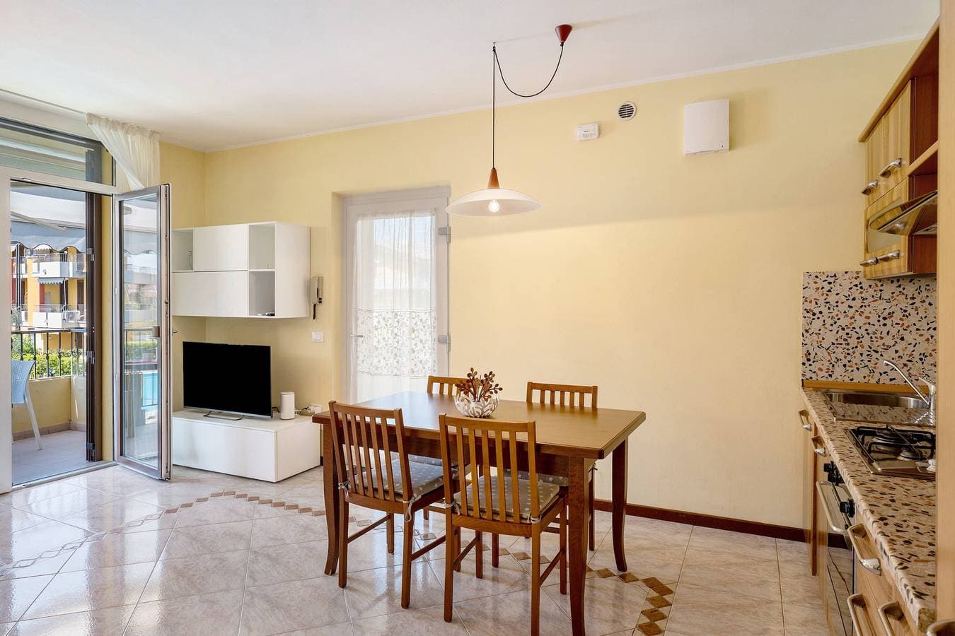 Foto 7 von 25: Apartment 'Giglio Sirmione' mit Gemeinschaftspool, WLAN und Klimaanlage