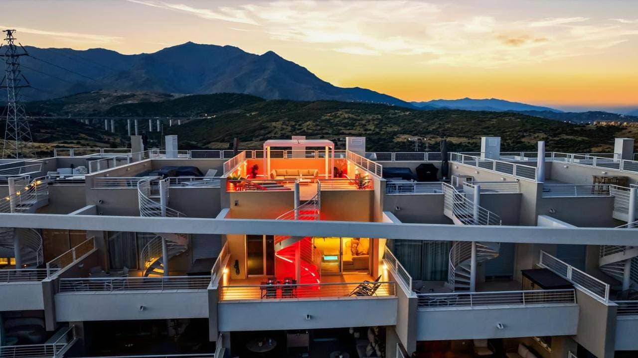 Sunny Golf - Luxury Penthouse - Rooftop Retreat 1