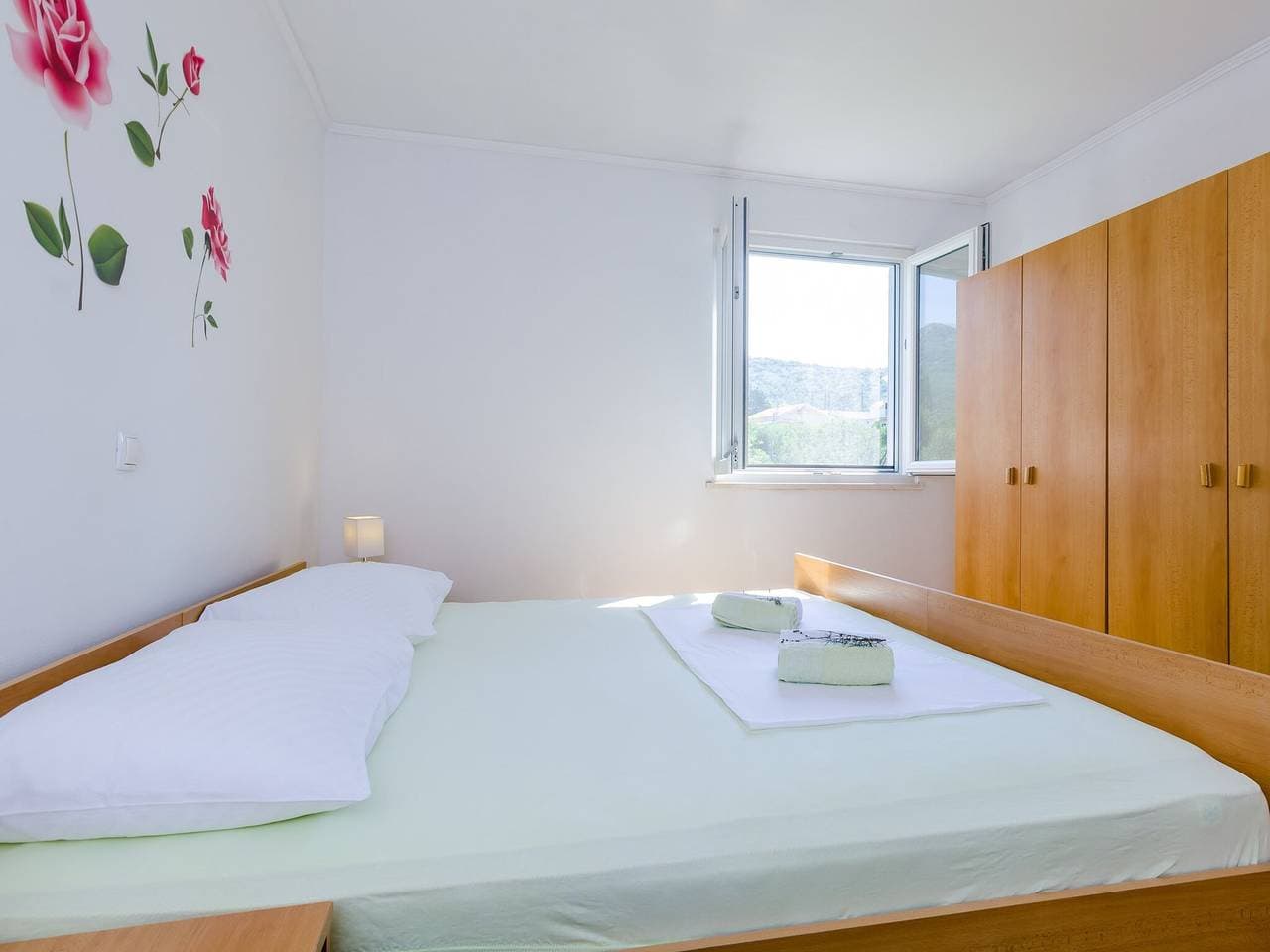Foto 4 von 23: Apartment & Rooms Maždin - Triple Room with Mountain View ( Soba Standard )