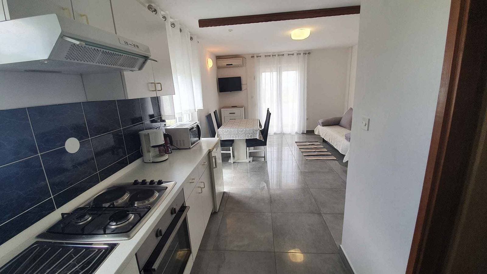 Foto 6 von 20: Ferienwohnung in Ljubač mit Meerblick, Balkon, Klimaanlage, W-Lan (809-3)