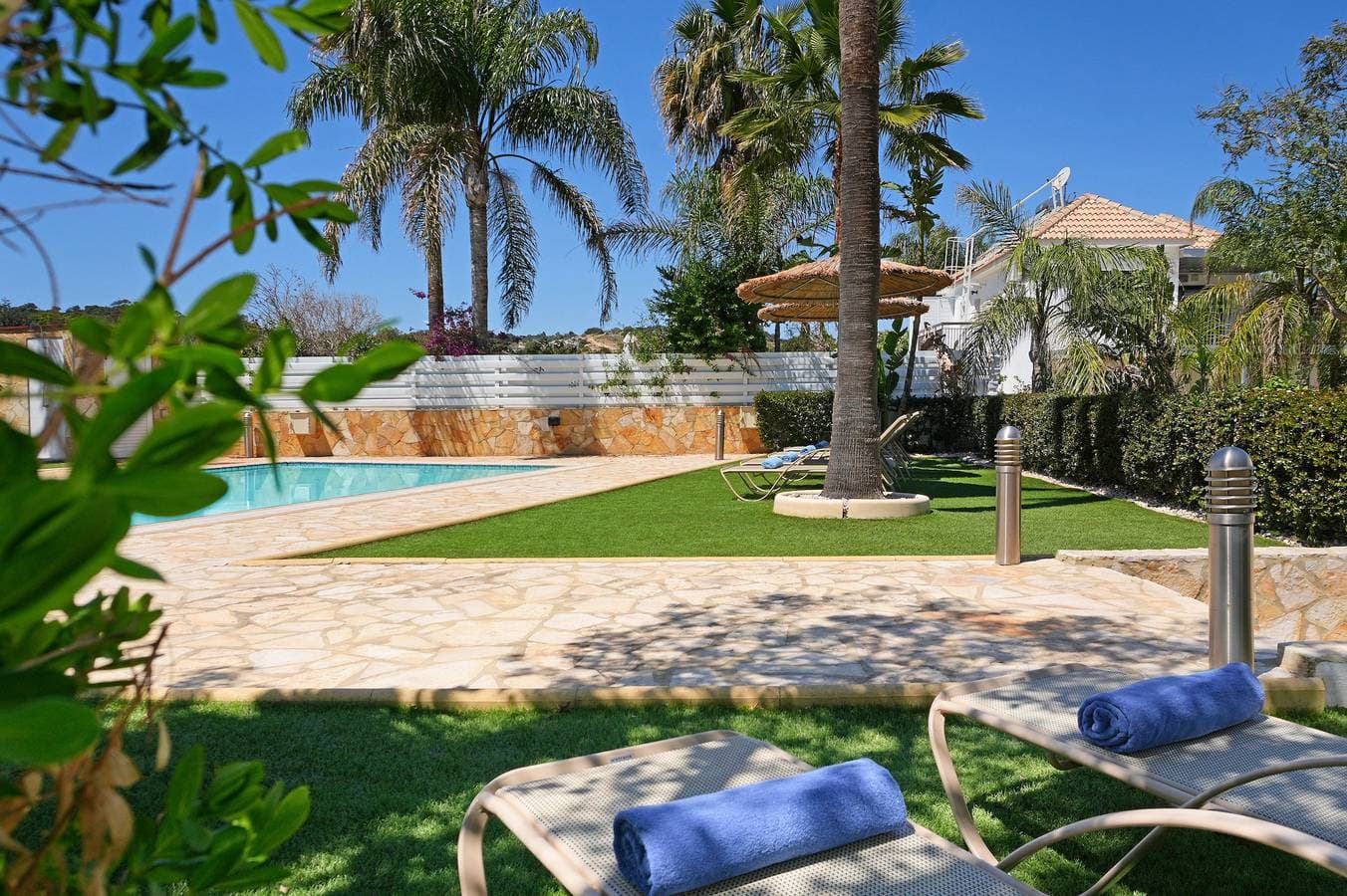 Foto 7 von 39: Villa für 8 Personen mit Balkon
