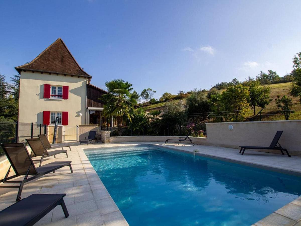 Maison spacieuse avec piscine, salle de sport, et équipements complets à Villamblard 1