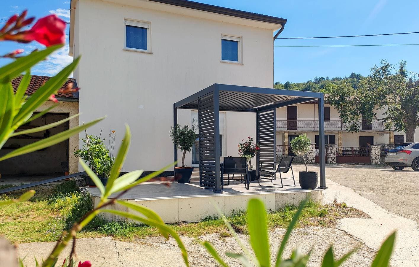 Gemütliche 100 m² große Wohnung mit Terrasse, WLAN und Parkplatz in Flussnähe 1