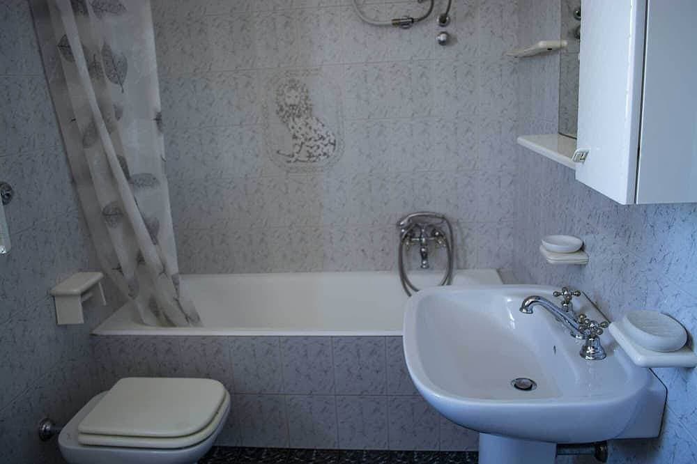 Foto 7 von 24: Hübsche Zwei-Zimmer-Wohnung mit möblierter Terrasse