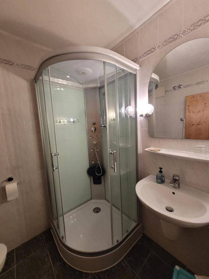 Foto 3 von 6: Double Room with Private Bathroom