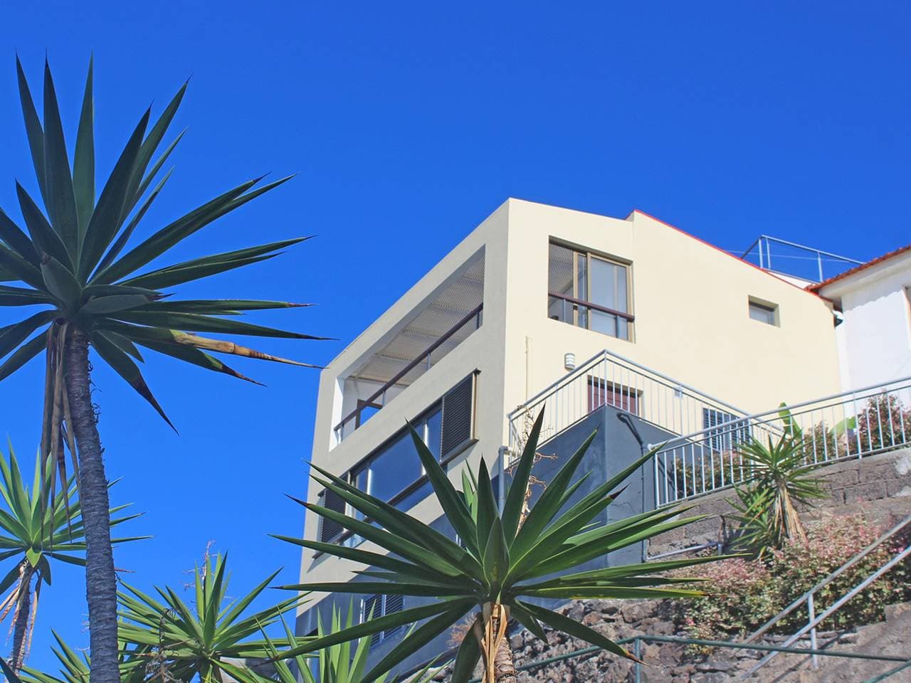 Foto 2 von 35: Ferienhaus 'The Yellow House' mit Meerblick, Balkon und Wi-Fi