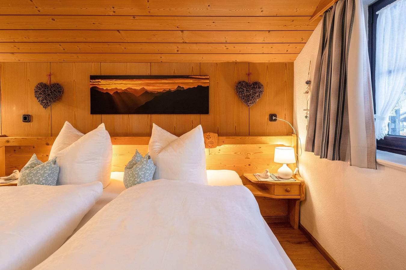 Foto 9 von 29: Ferienwohnung 'Nr. 2 Karwendel' mit Bergblick, Balkon und Wi-Fi