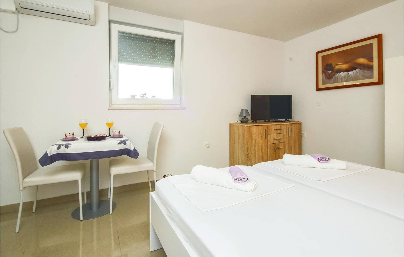 Foto 8 von 24: Gemütliche 300 m zum Strand: Klimatisierte Wohnung mit Terrasse und Parkplatz