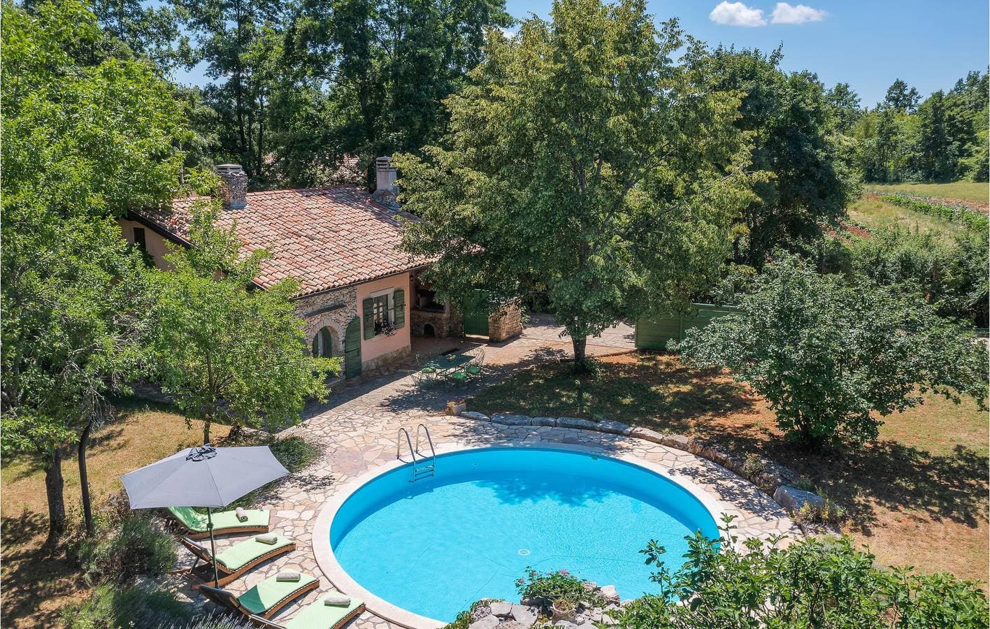 Foto 2 von 33: Gemütliche Ferienwohnung mit Pool, WLAN und Parkplatz