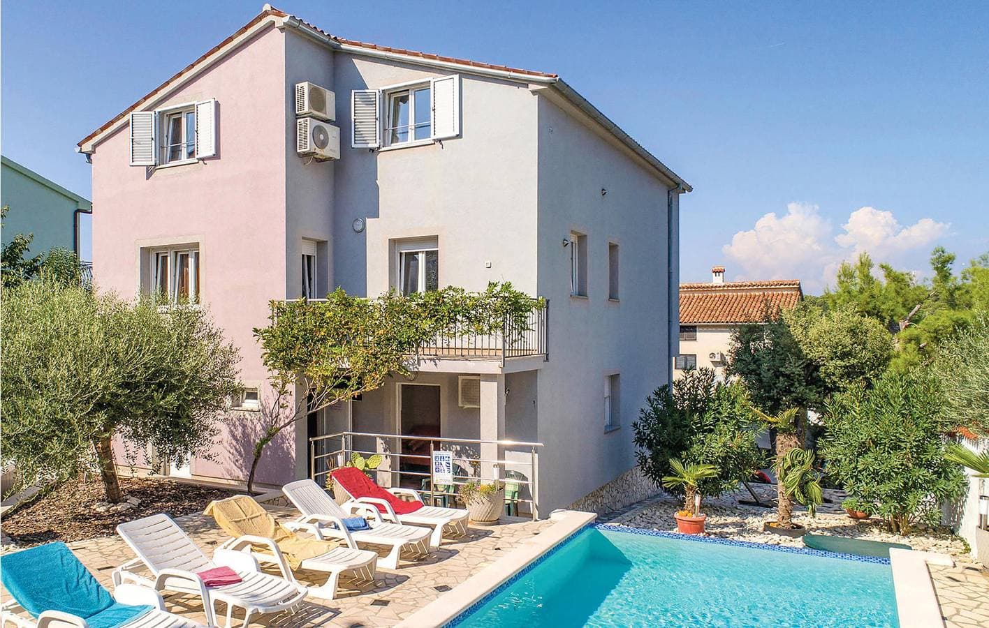 Foto 2 von 30: Gemütliche Ferienwohnung mit Pool, Terrasse und WLAN – nur 1 km vom Strand entfernt!