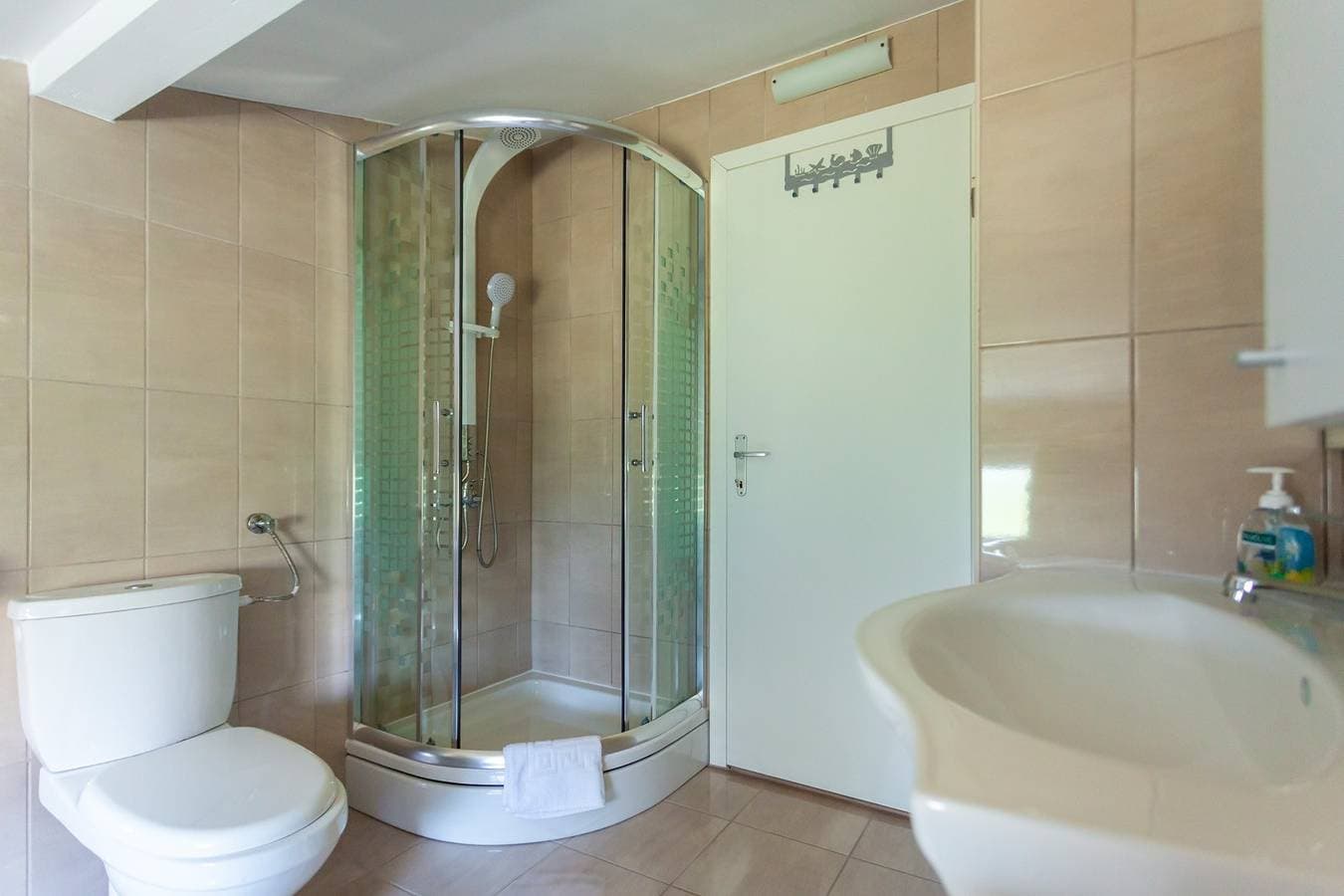 Foto 12 von 32: Apartment für 4 Personen mit privatem Parkplatz und Meerblick