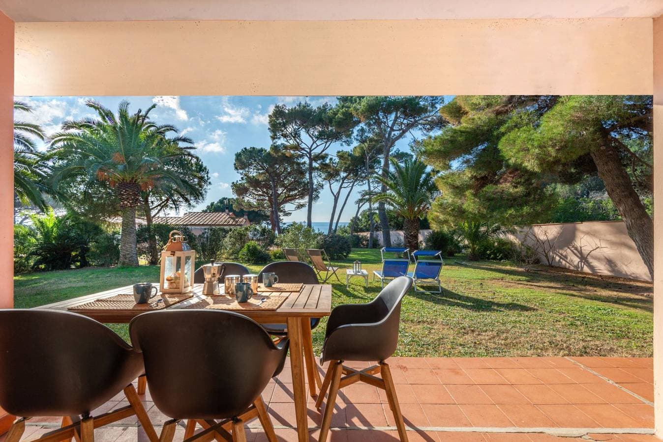 Foto 8 von 47: Villa für 6 Personen mit Garten