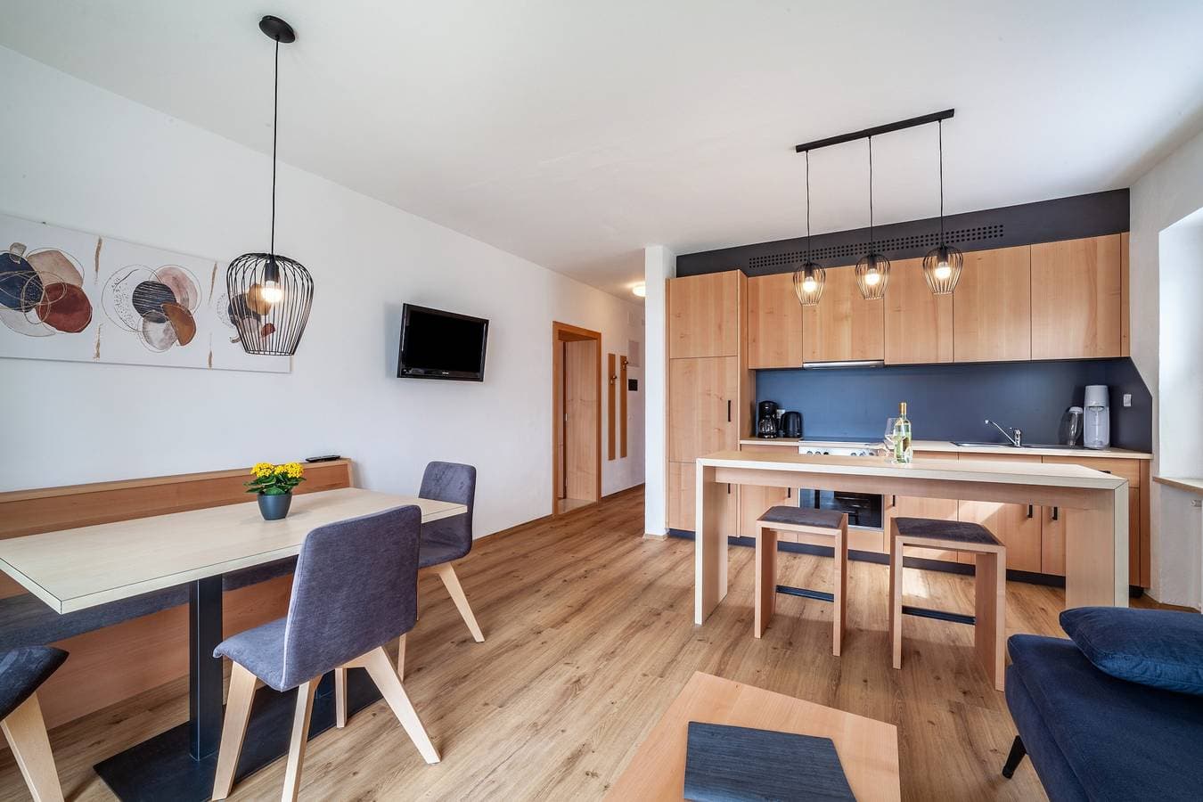 Foto 8 von 28: Ferienwohnung "Haus Hohenrain 2" mit Bergblick, Pool, WLAN, Terrasse & Garten
