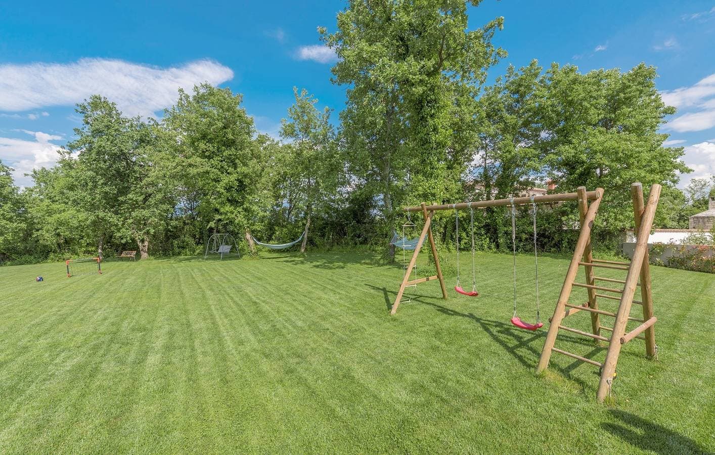 Foto 11 von 50: Große Familienvilla mit privatem Pool